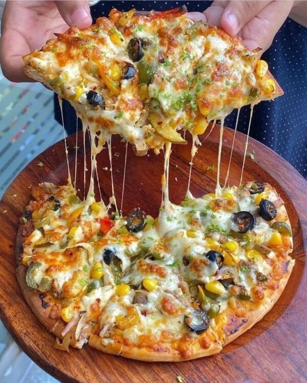 VEG DELUXE PIZZA